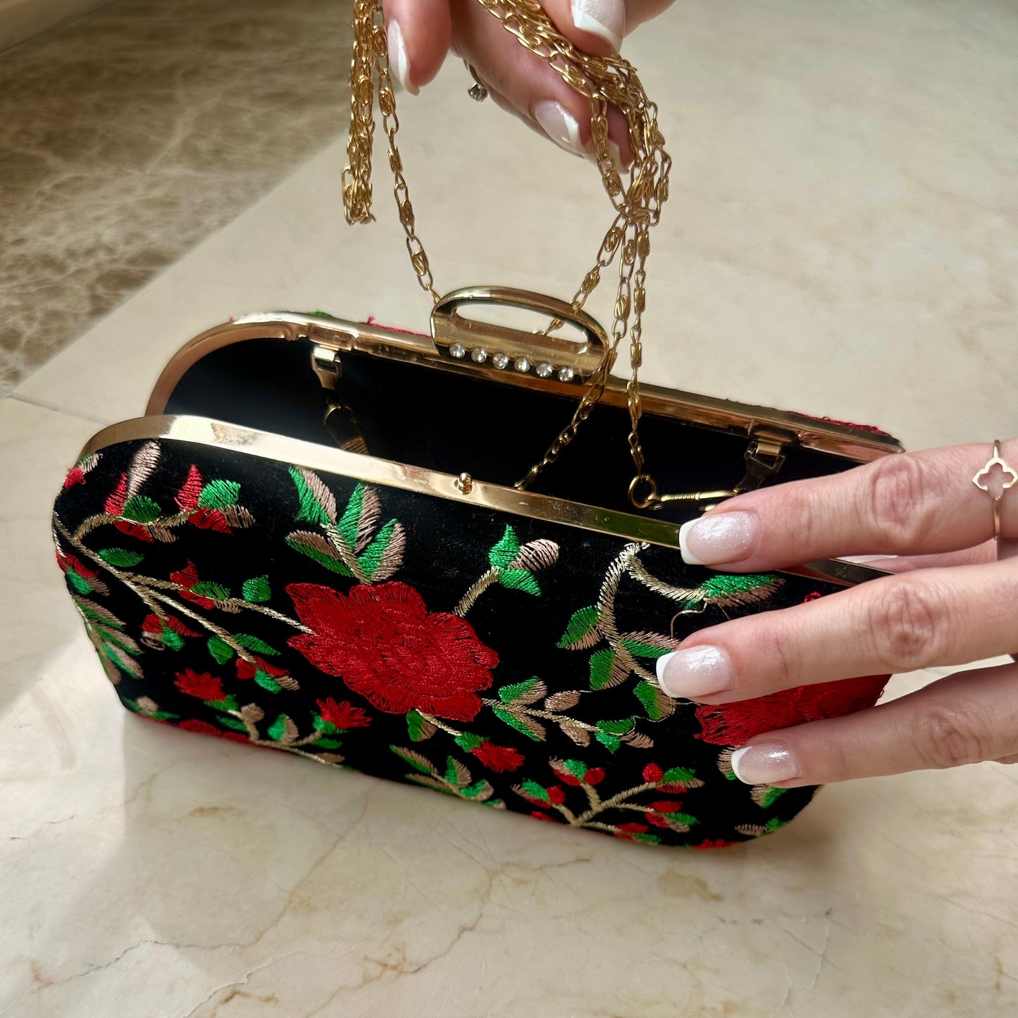 Rose clutch