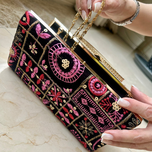 Lilly clutch