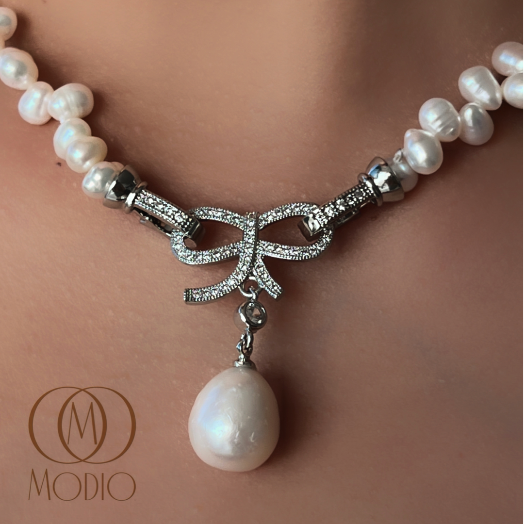 Silver and pearl necklace