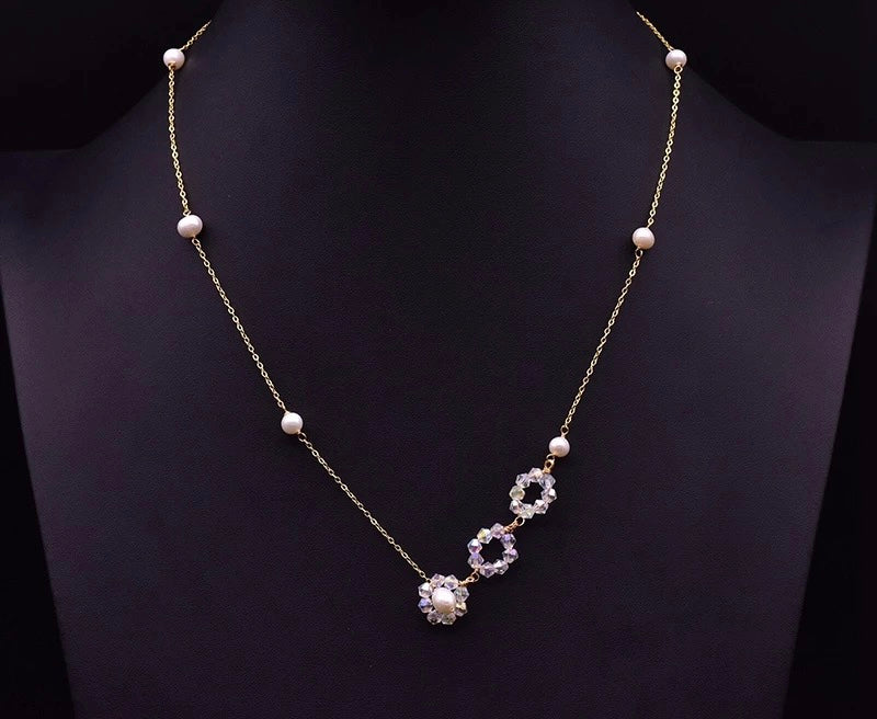 Crystal and pearls necklace