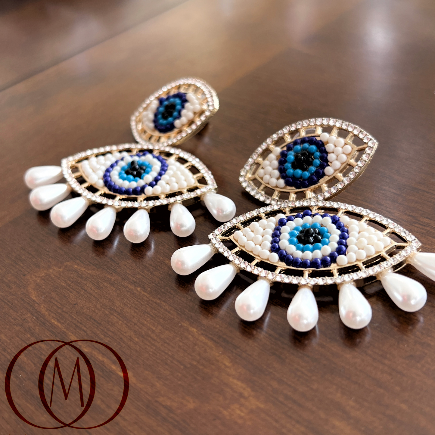 Dangle eye earrings